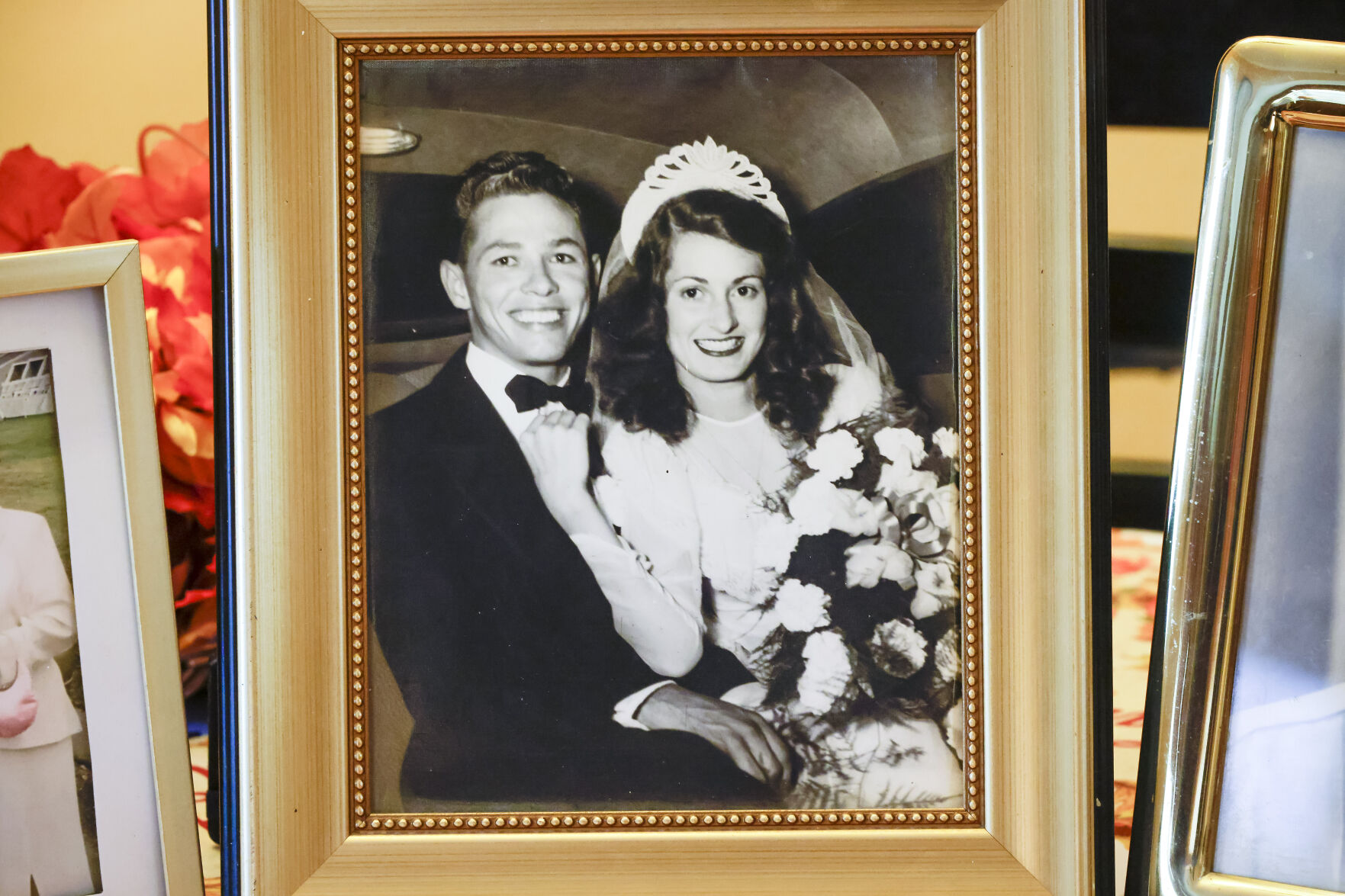 NO.married.liv.122222.007.jpg